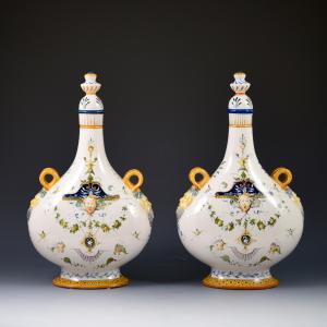 Par de garrafas com decoração grotesca - Manufatura Ginori, segunda metade do séc. XIX